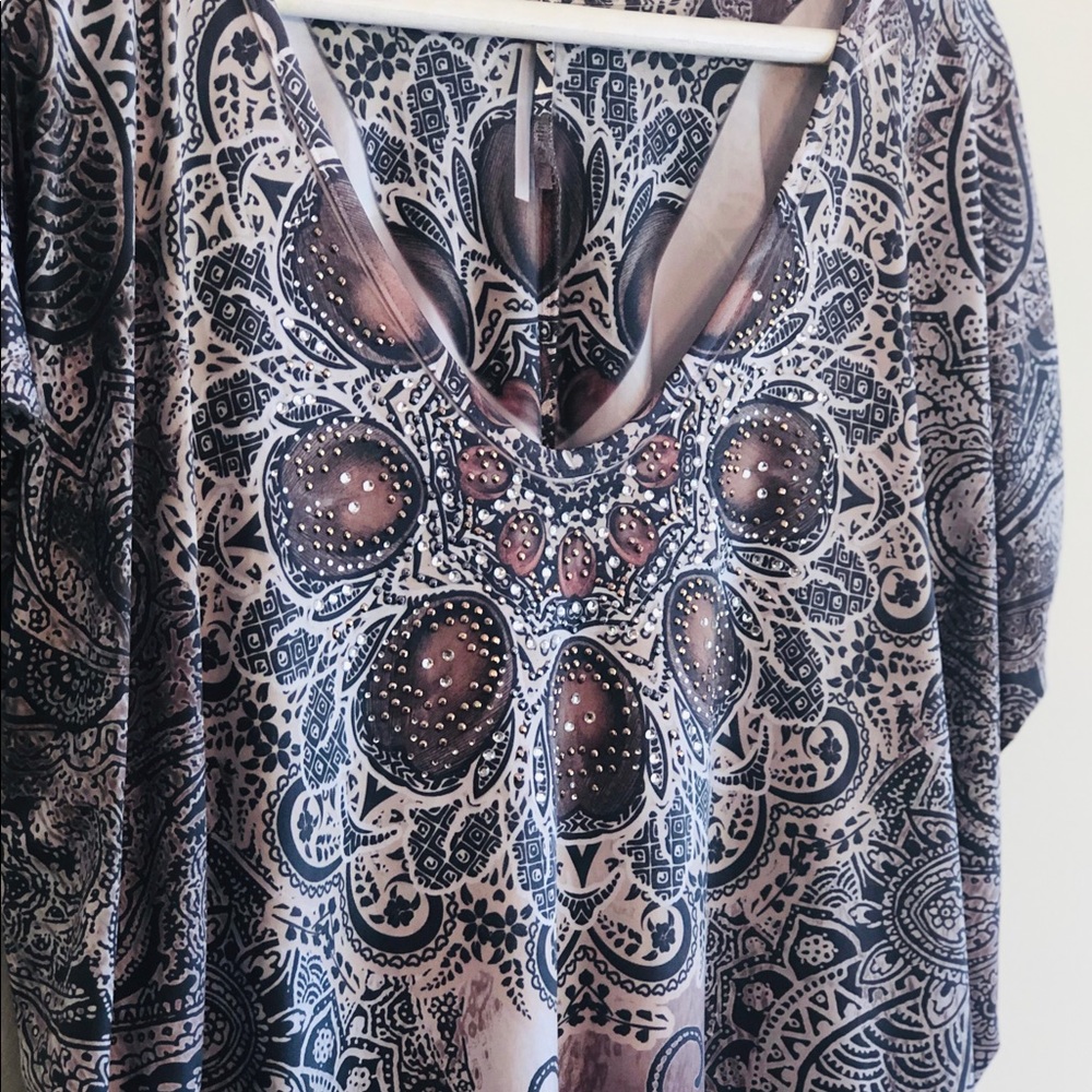 Pattern-Design Blouse - Picture 2 of 3